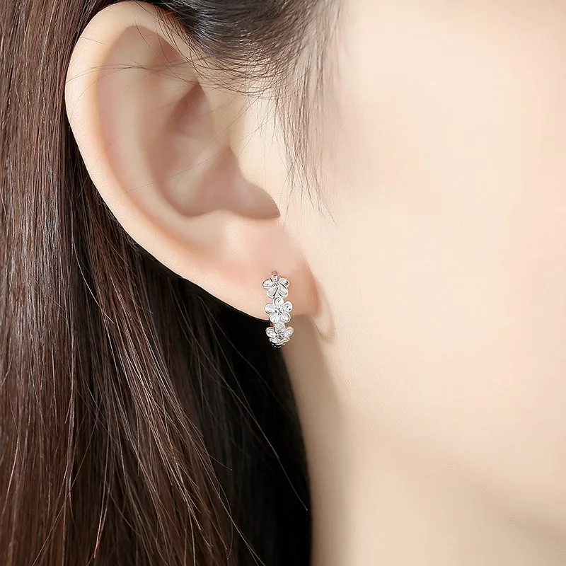 bông tai bạc nữ tròn đính đá cz hình bông hoa 5 cánh bông tai bạc nữ tròn đính đá cz hình bông hoa 5 cánh