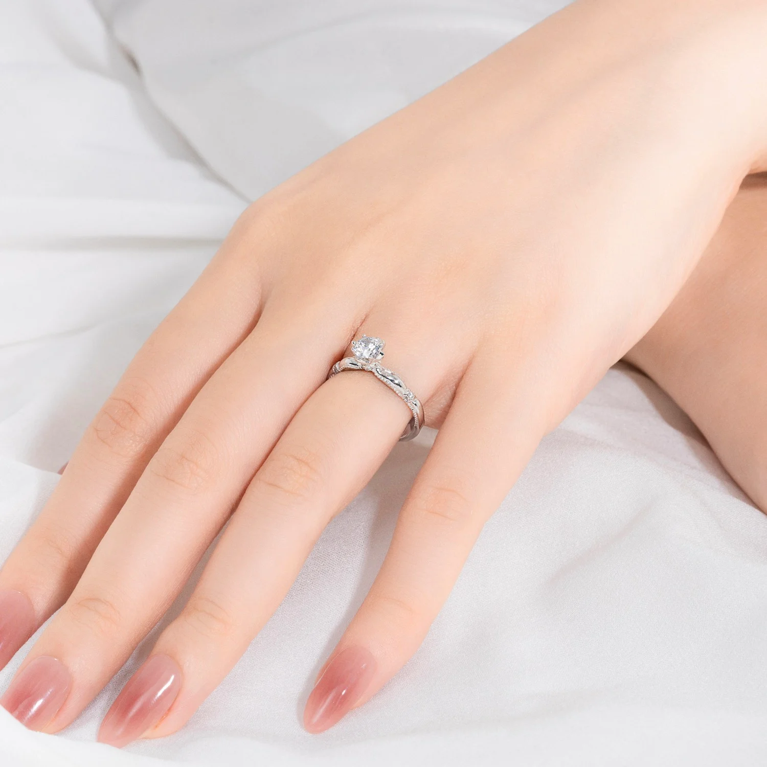 beyond nhẫn cầu hôn vàng 14k đá moissanite beyond nhẫn cầu hôn vàng 14k đá moissanite